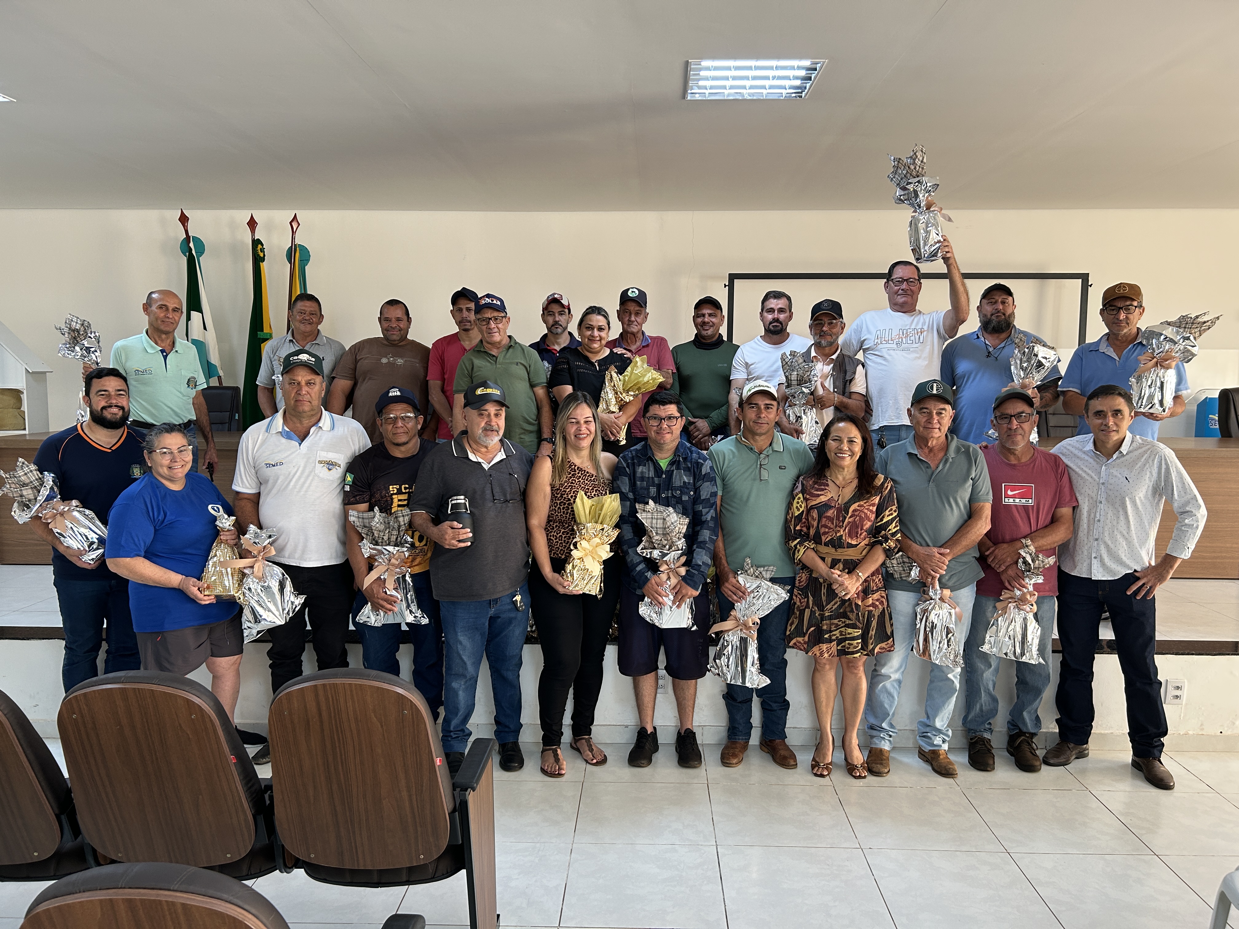 Motoristas do transporte escolar são homenageados em Costa Rica e recebem reconhecimento pelo papel...