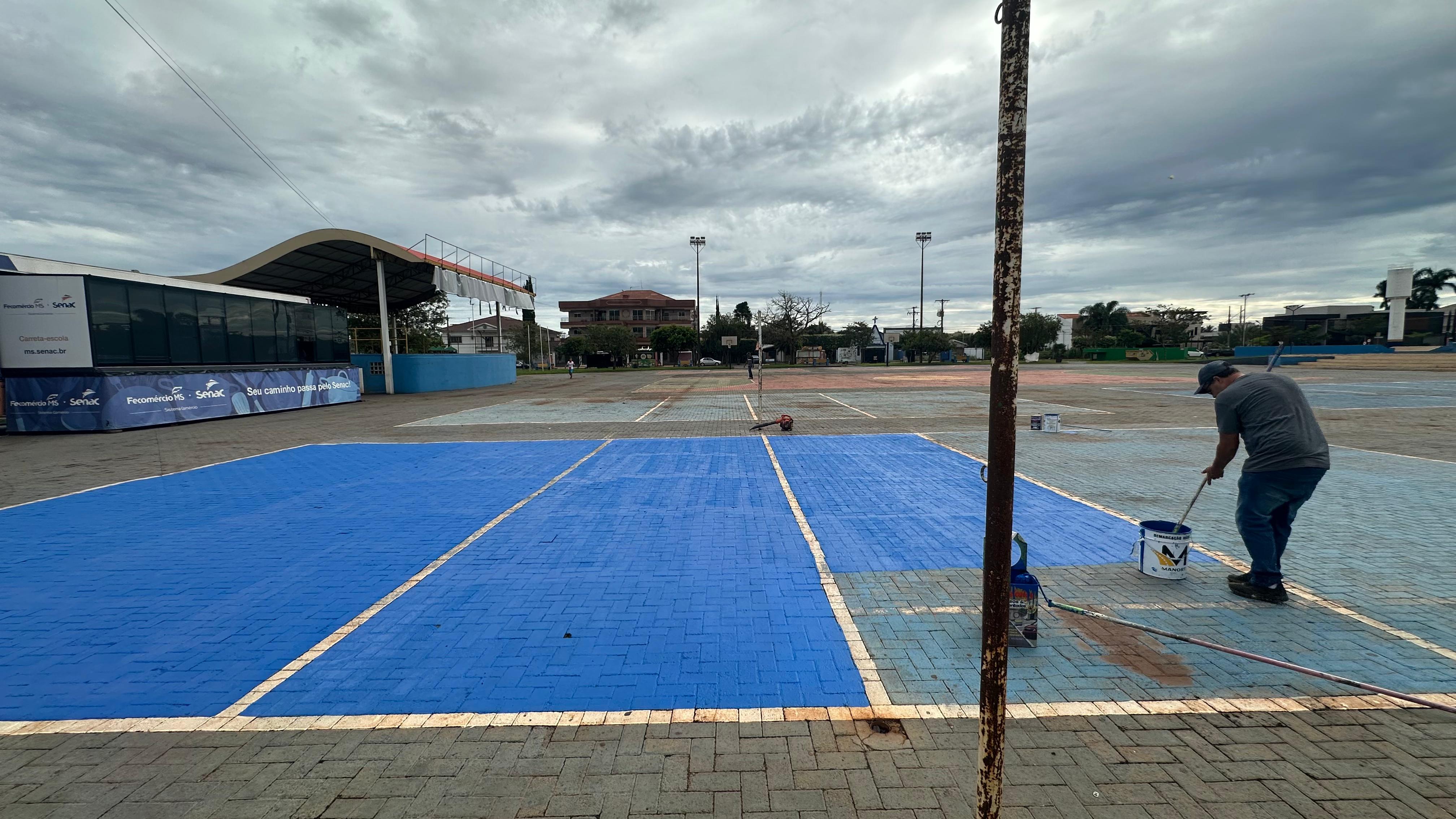  Prefeitura Inicia revitalização da pintura das quadras na Praça de Eventos