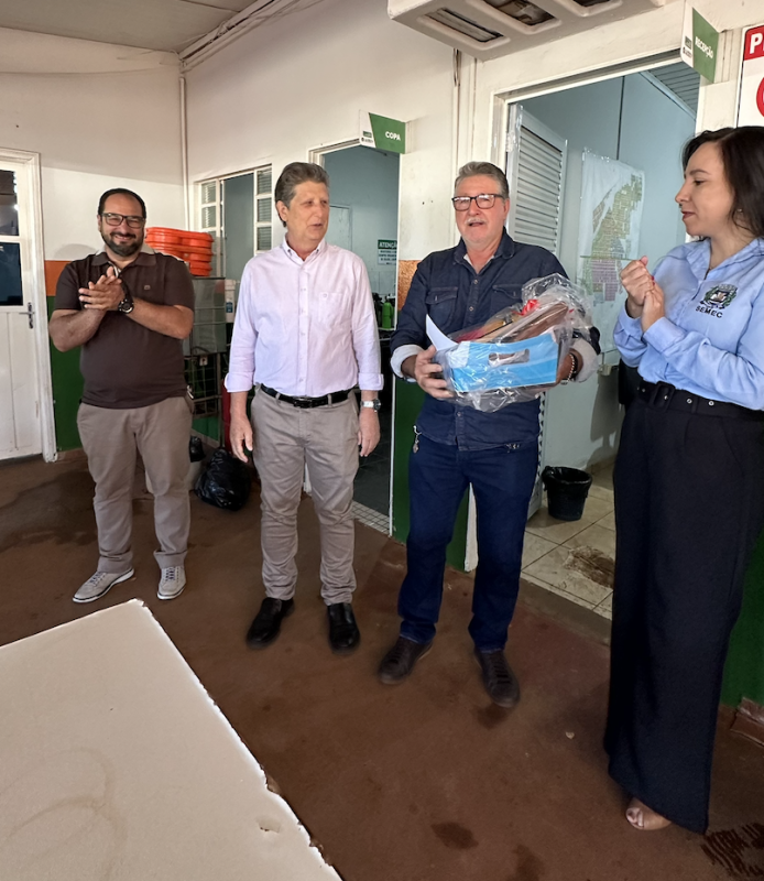 Prefeitura homenageia servidores que dedicaram décadas ao serviço público e iniciam uma nova etapa...