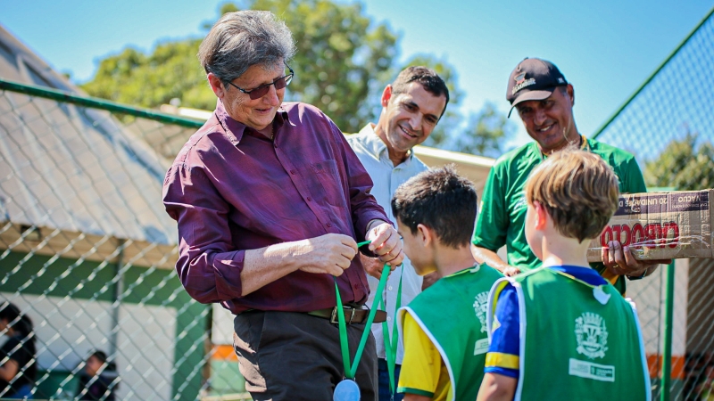 Torneio de Férias reúne alunos das escolinhas esportivas de Chapadão do Sul em manhã de integração...